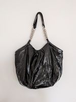 Schwarze Lack  glänzende Schultertasche 