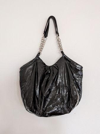 Schwarze Lack  glänzende Schultertasche 