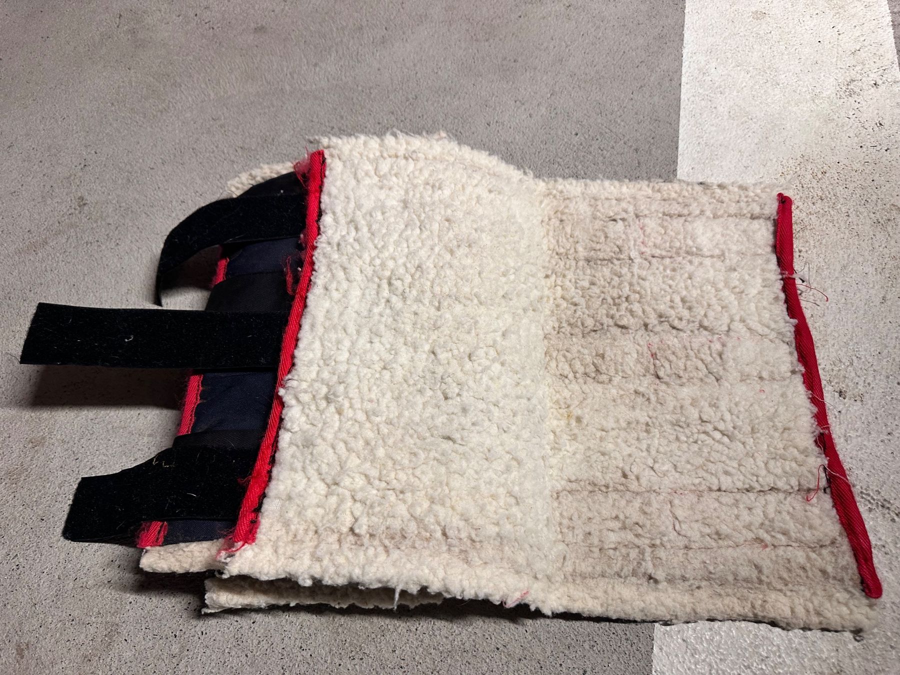 Stinchiere & Fasciature: 4 Pferde Stallgamaschen mit Fleece Innenfutter gebraucht – Usato da Tuggen venduto da wollistar 1