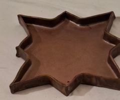 Plat artisanal en forme d’étoile – signé du cœur, pas de la