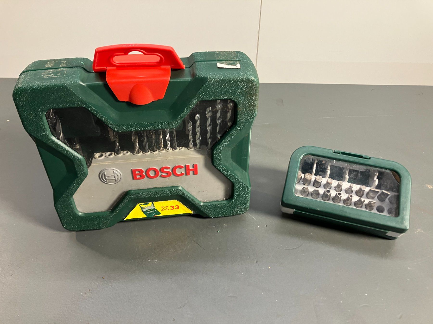 Bosch Tutti gli attrezzi: Post. BOSCH - div. Bits und Bohrer Set inkomplett ab 1.- – Usato da Lichtensteig venduto da Buy24International