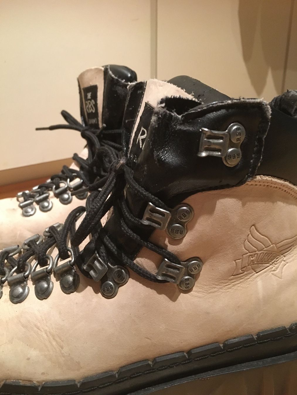 Scarpe da donna: Coole Schuhe Gr. 39/40 – Usato da Uetendorf venduto da Gar_9pvy 2