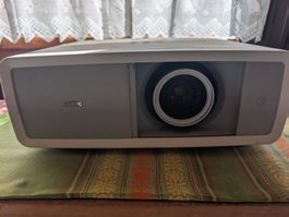 Beamer Sanyo PLV-Z700 Full HD weiss gebraucht Zustand