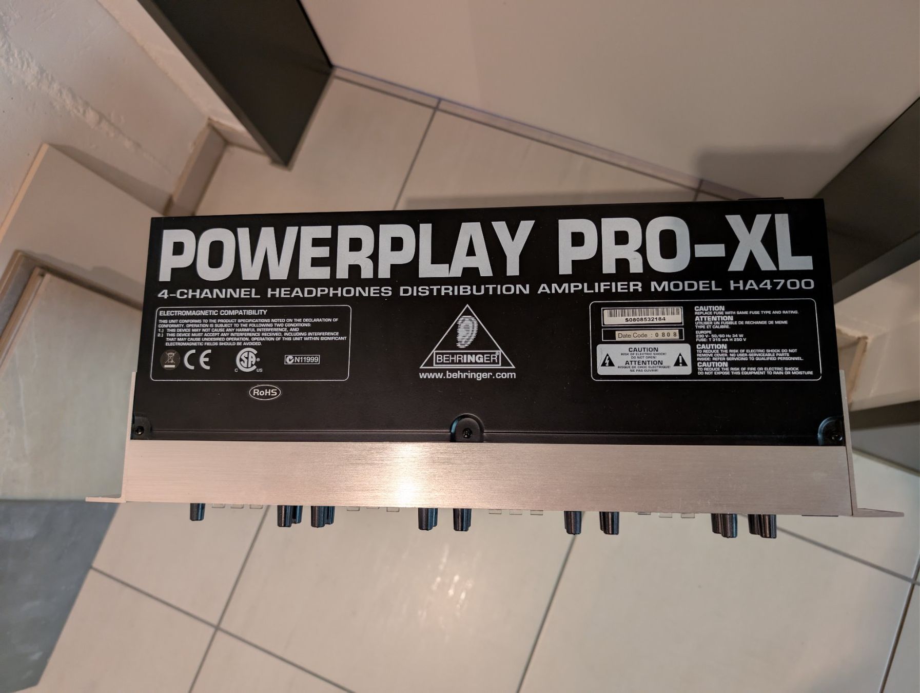 Behringer Strumenti musicali: Behringer 4-Channel Headphone Distribution Amplifier HA4700 – Usato da Ennetbürgen venduto da theosophie 2