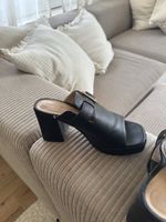 Schwarze Sandalen mit Absatz, Grösse 39
