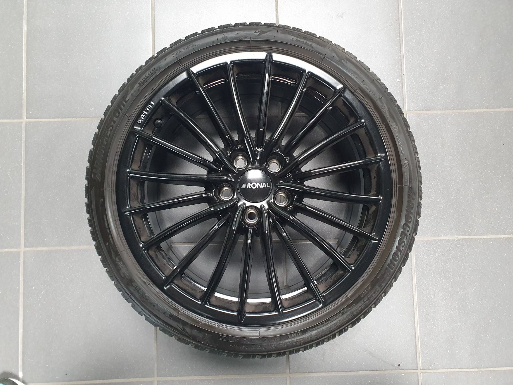Pneus & Kompletträder: Winterräder 18" VW Golf GTI & R – Gebraucht aus Winterthur von WEWi-Ersatzteile 1