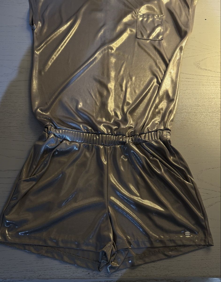 Guess Tute: Guess Metallic Silver Romper S – Usato da Hurden venduto da rac_wyf8 5