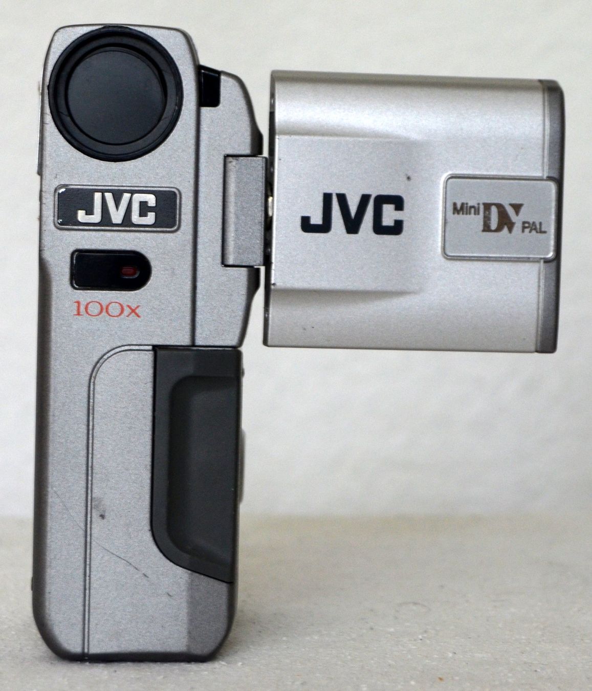 JVC Camcorder: JVC GR-DVM5E MiniDV Camcorder caméscope – Defekt aus Collonges von arashee 2