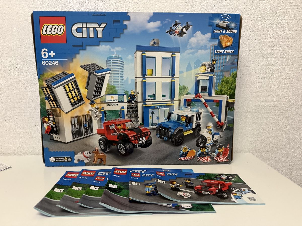 Lego Kit di costruzioni: LEGO City Polizeistation 60246 – Usato da Hombrechtikon venduto da come01 5