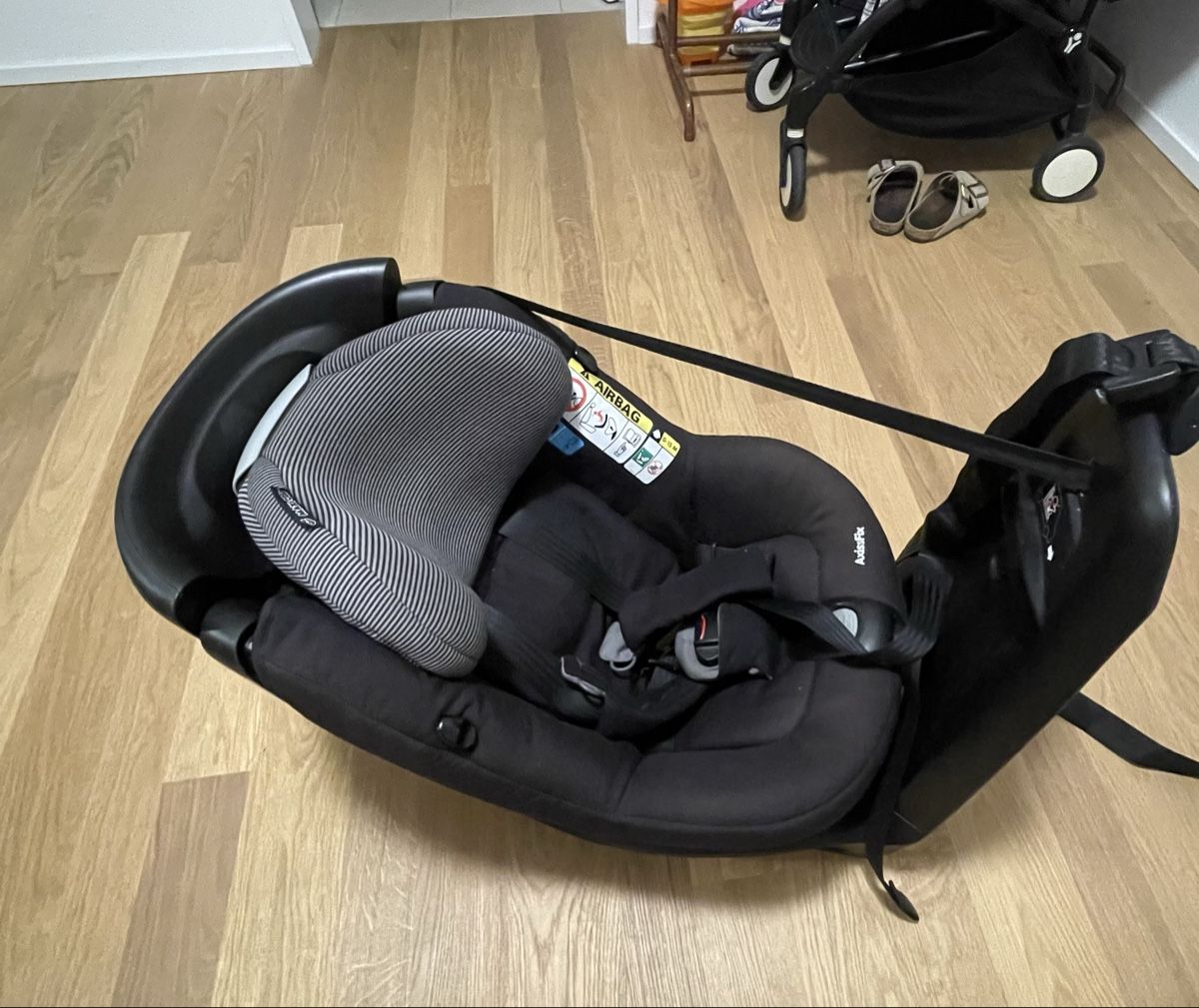 Maxi-Cosi Seggiolini per auto: Maxi cosi axissfix car seat  – Usato da Baar venduto da ali_l9sf