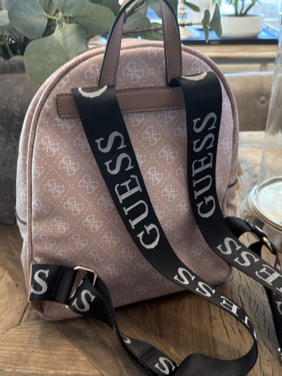 Guess Zaini: Guess Rucksack rosa schwarz – Usato da Fehraltorf venduto da Erdo81 1