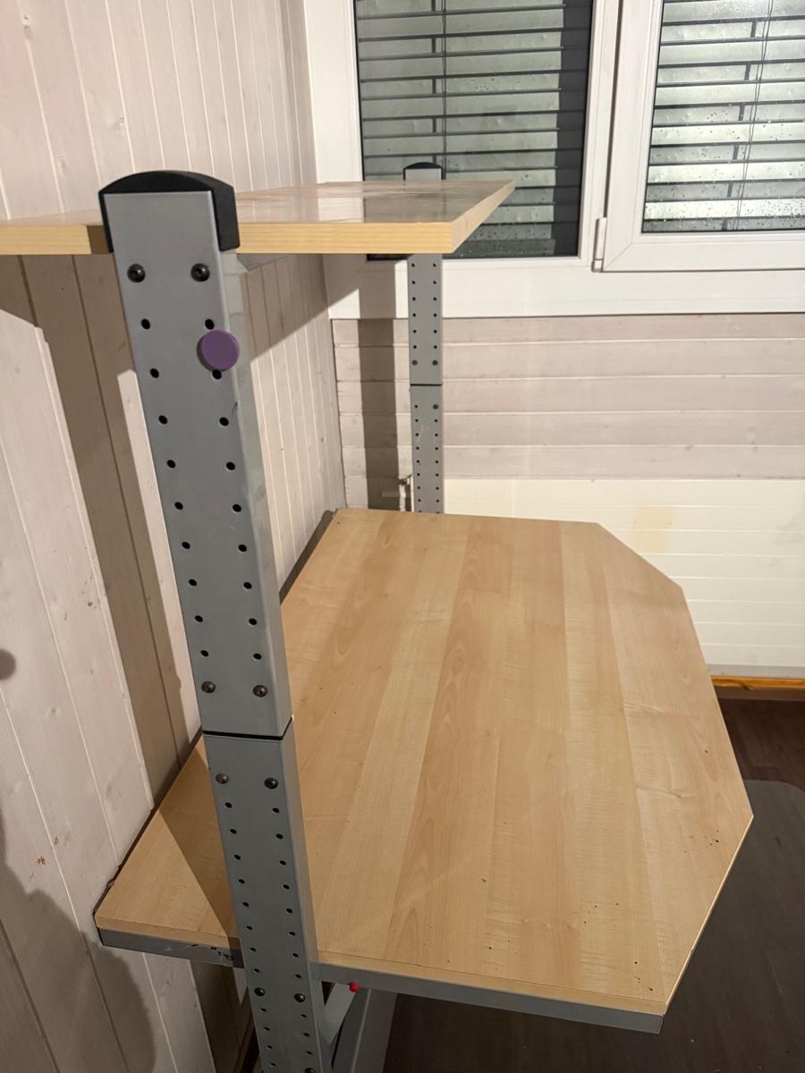 Bureaux: Schreibtisch Buche mit Regal gebraucht – D'occasion à Winterthur par Neuesim 2
