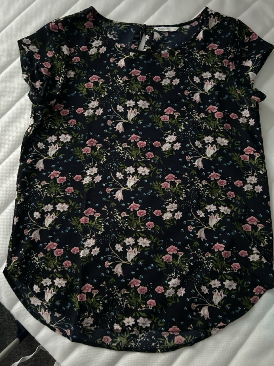 Only Camicette: Bluse von Only, Grösse 38, blau mit Blumen – Nuovo (secondo la descrizione) da Erlinsbach SO venduto da hallon480