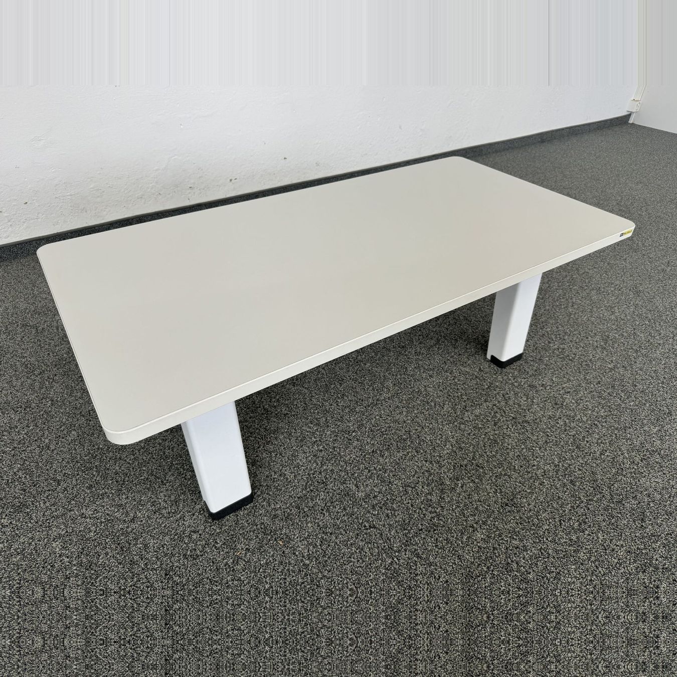 Tavoli: Steelcase B Free Loungetable – Usato da Schönenwerd venduto da mcofficeshop 1