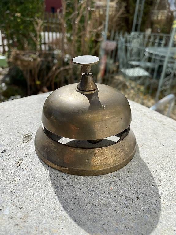 Cloches & sonnailles: Receptionsglocke Messing Midcentury – D'occasion à Wil SG par nicetohave54