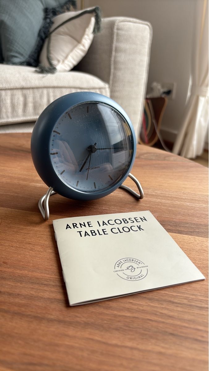 Arne Jacobsen Watches Réveils: Arne Jacobsen Wecker dunkelblau – Neuf (Voir description) à Zürich par EnikoDrum