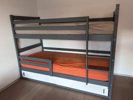 Bett / Hochbett / Kajutenbett mit zwei Ebenen inkl Matratze
