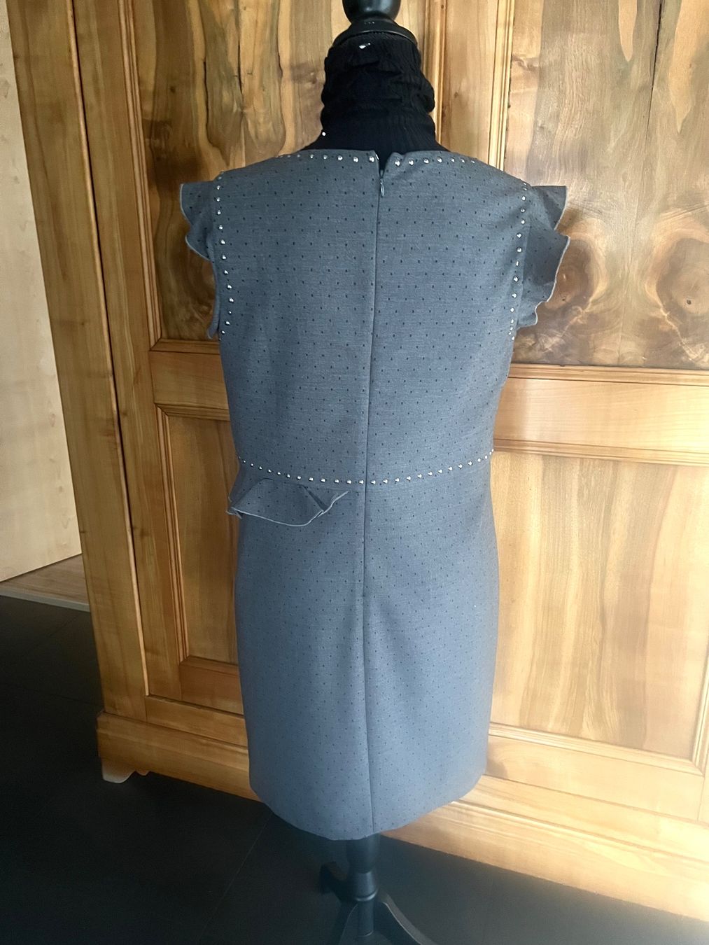 Liu Jo Vestiti: Robe grise à pois Liu Jo, taille 36-38 chic – Nuovo (secondo la descrizione) da Porrentruy venduto da SYANKA 2