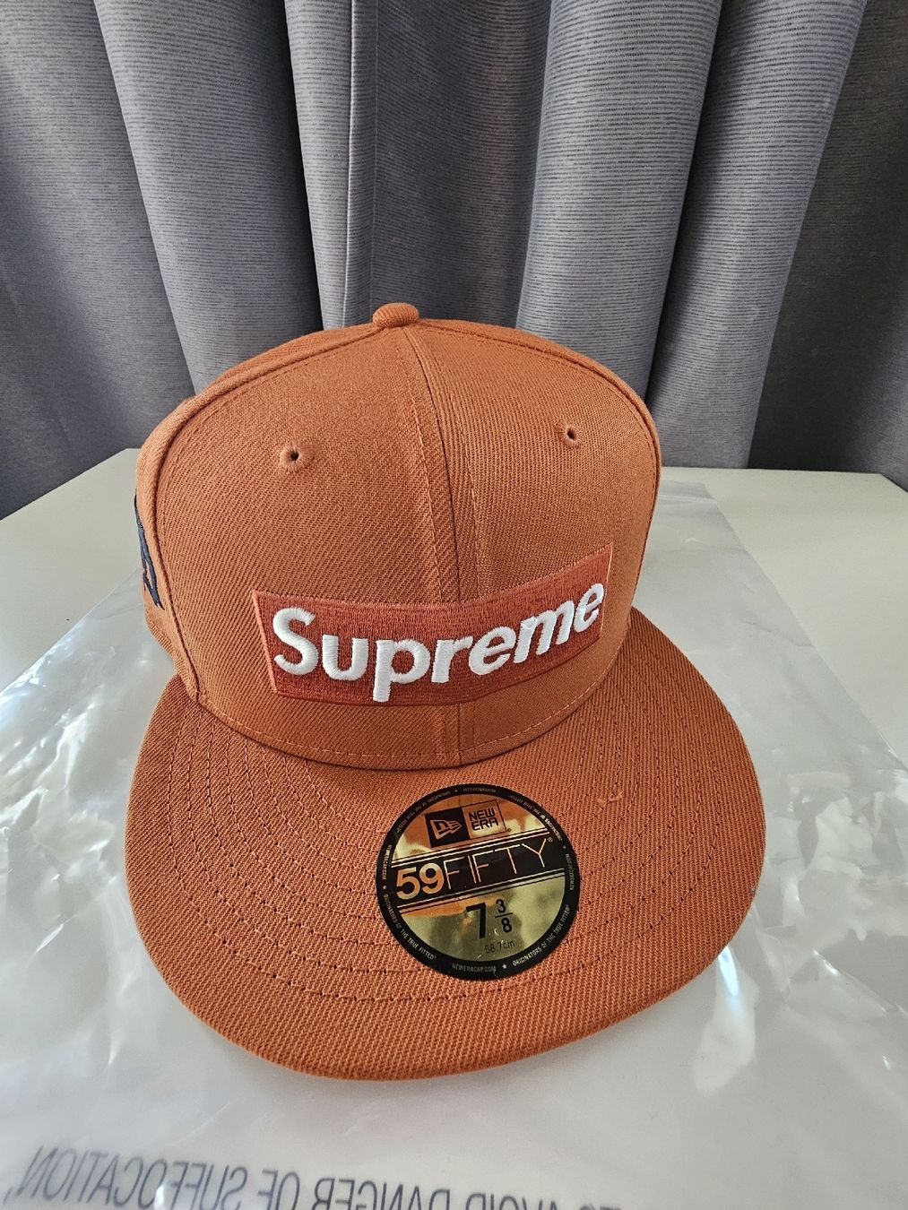 Altro in  Abbigliamento & Accessori: Supreme New Era 59fifty Cap – Nuovo e nell'imballaggio originale da Meisterschwanden venduto da Luluku 3