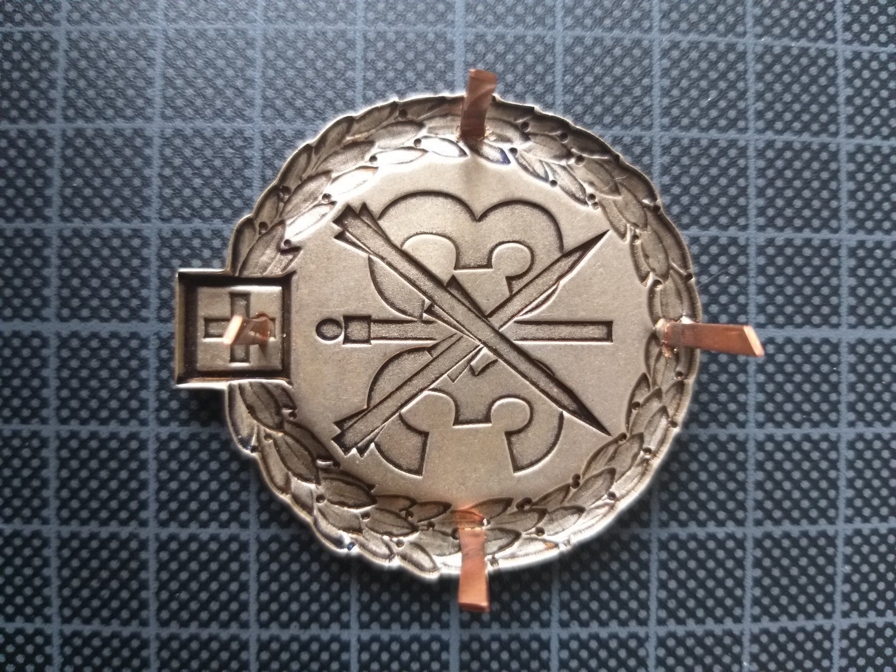 Schweizer Armee Placchette & Badge: Béretemblem Lehrverband Fliegerabwehr 33 – Nuovo (secondo la descrizione) da Bauma venduto da SwissMilitaria 1