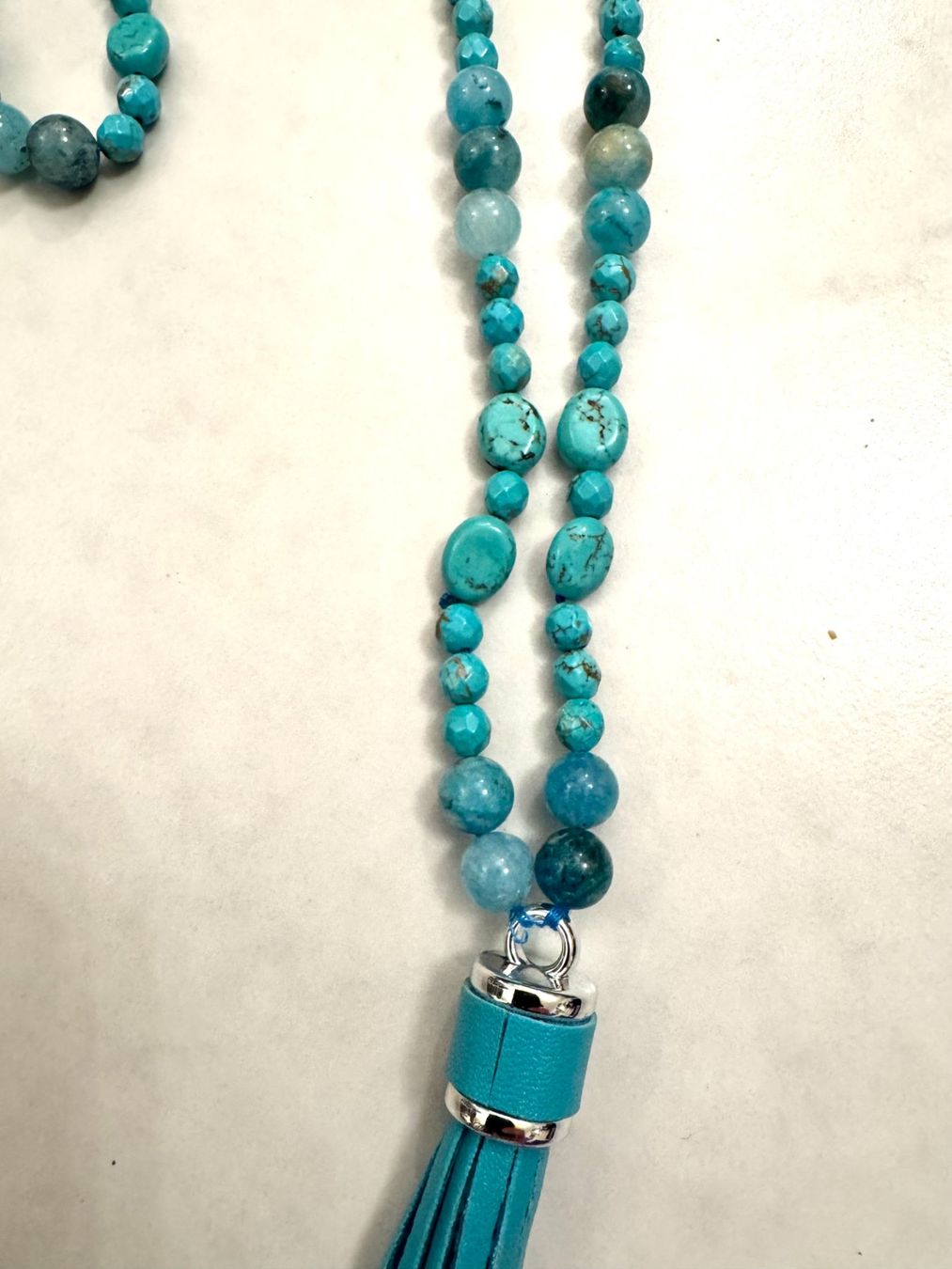 Catenine: NEU: Tuerkis-Amazonit Halskette mit Leder-Quaste - tuerkis – Nuovo e nell'imballaggio originale da Maienfeld venduto da Fashion_2009 2