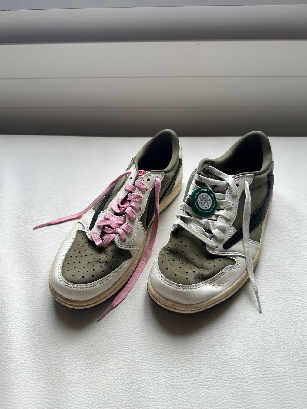 Nike Chaussures hommes: Jordan 1 Retro Low Travis Scott, Reverse Medium Olive – D'occasion à St. Gallen par mar_9ffx