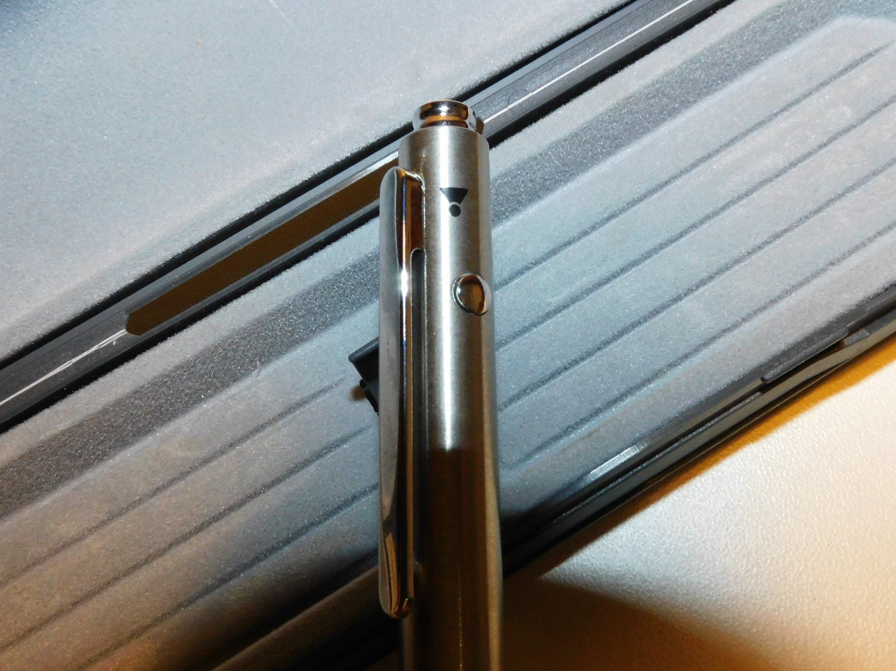 Penna & Evidenziatori: Neue Fundschätze Design Kugelschreiber mit Case – Usato da Sursee venduto da 76 1