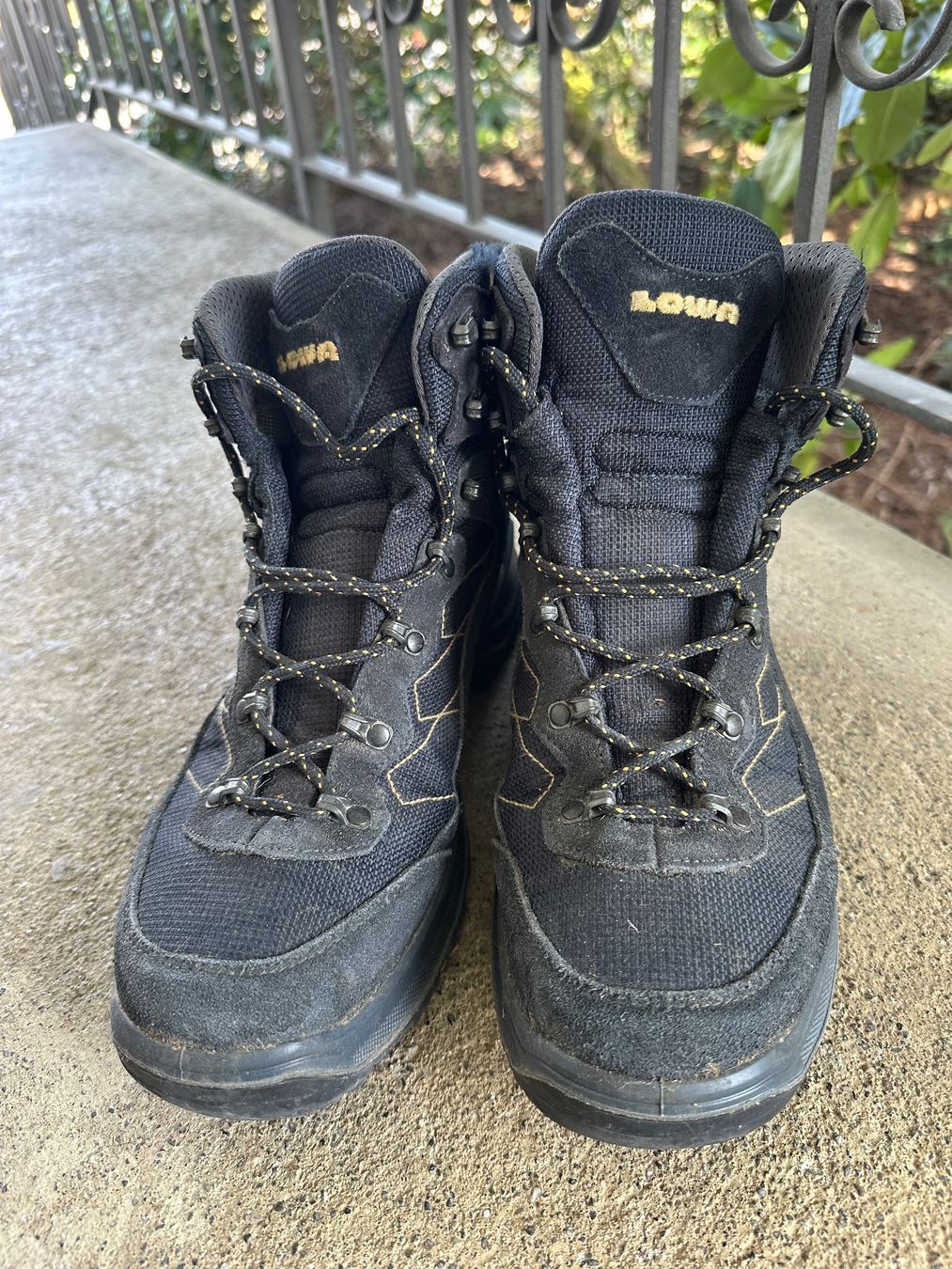 Lowa Herrenschuhe: LoWA Taurus Pro GTX Mid 44 1/2 – Gebraucht aus Hausen am Albis von Gualdo 1