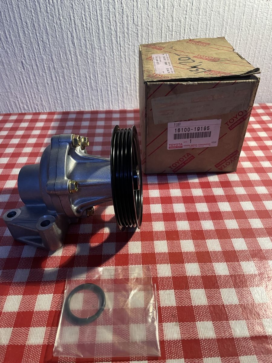 Toyota Tutti pezzi di ricambio auto: Pompe à eau originale TOYOTA COROLLA | PASEO | STARLET – Nuovo e nell'imballaggio originale da Denges venduto da Ricautomotive 1