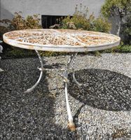 Antike Gartenbank und Tisch