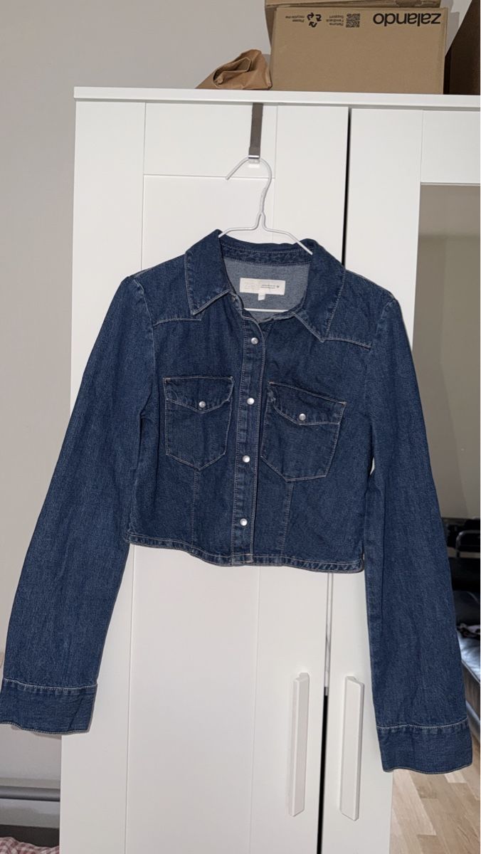 Zara Tops: ZARA CROPPED DENIM SHIRT – Gebraucht aus Genève von yav_9r9f 3