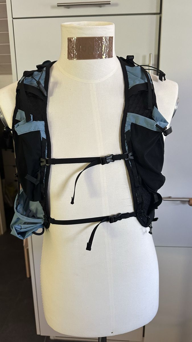 Deuter Zaini: Deuter Trail Running Rucksack, neu mit 1 Flask – Nuovo e nell'imballaggio originale da LAUERZ venduto da sruncheli73 1