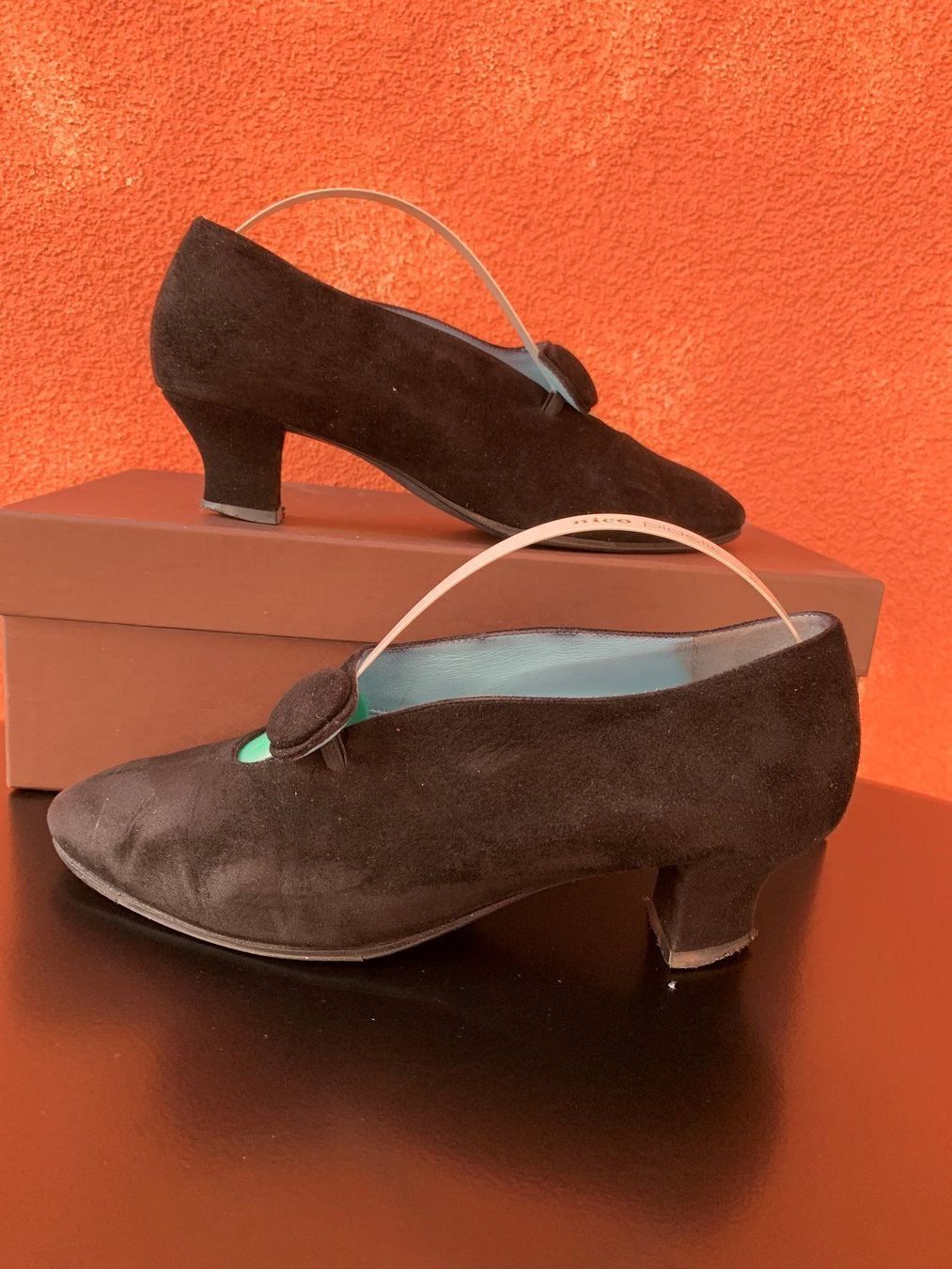 Scarpe da donna: THIERRY RABOTIN: Schwarze Wildleder-Pumps, 36,5 – Usato da Luzern venduto da paulablue 4