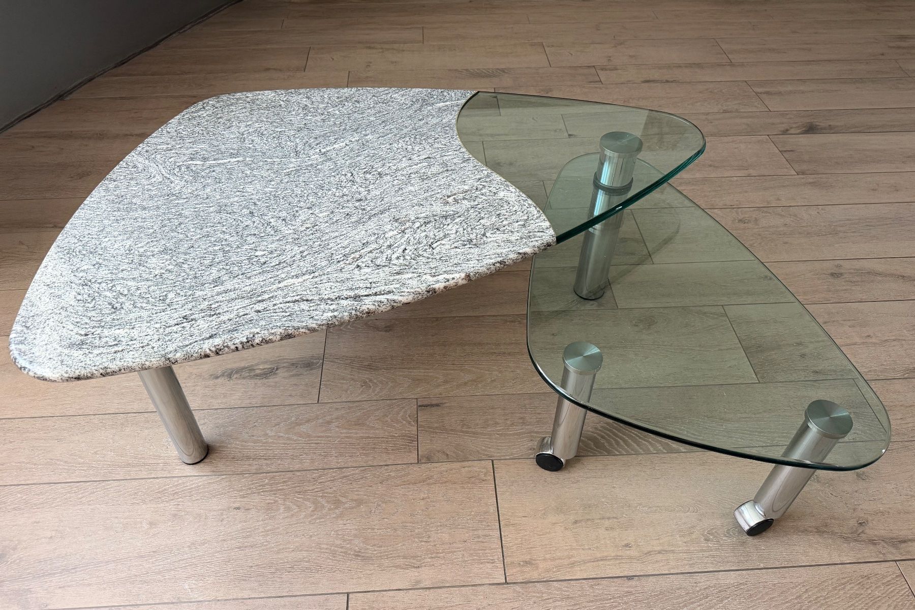 Tische: Table de salon en granit et verre – Gebraucht aus Riddes von andrebruchez 1