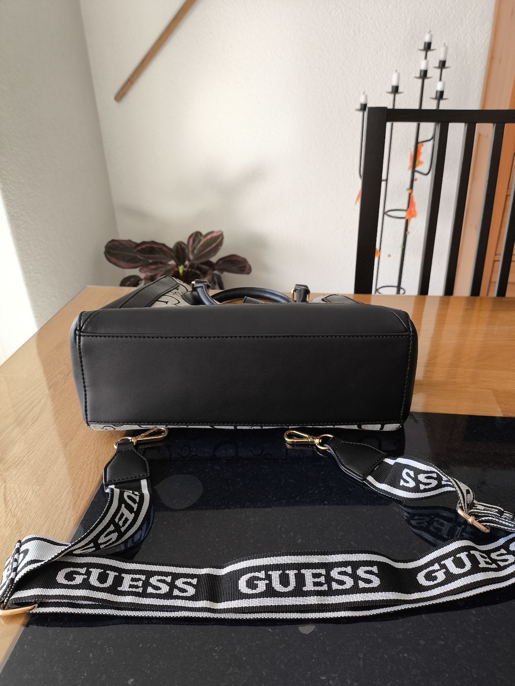 Guess Taschen für Damen: Handtasche GUESS – Neu (gemäss Beschreibung) aus Burgdorf von Ropajesi 3