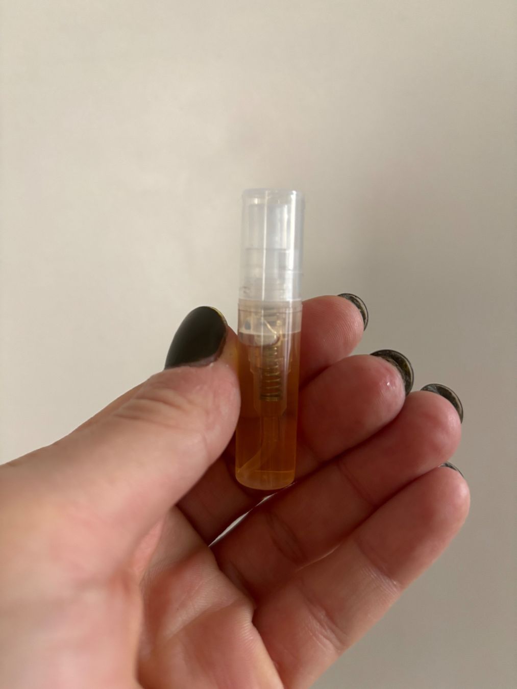 Lattafa Parfum & Eau de Toilette: Lattafa Khamrah  EDP 2 ml Abfüllung. – Gebraucht aus Zürich von deruja 1