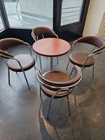 Tisch und 4 Stühle, Vintage Design, Top Zustand!