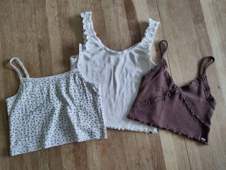Set aus 3 Crop-Tops Gr. XS-S kaum getragen