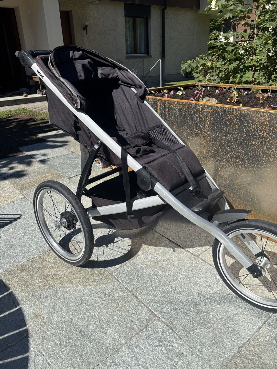 Thule Kinderwagen: Thule Kinderwagen – Gebraucht aus Engelberg von Orangensigma247