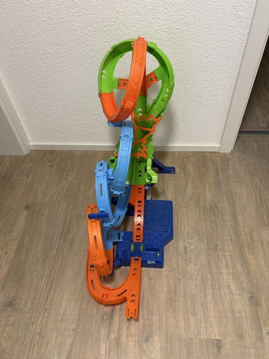 Hot Wheels Giocattoli: Hot Wheels Action 4 Loopings Crash Gefahr – Usato da Walliswil-Nbipp venduto da tru_fp6d 2