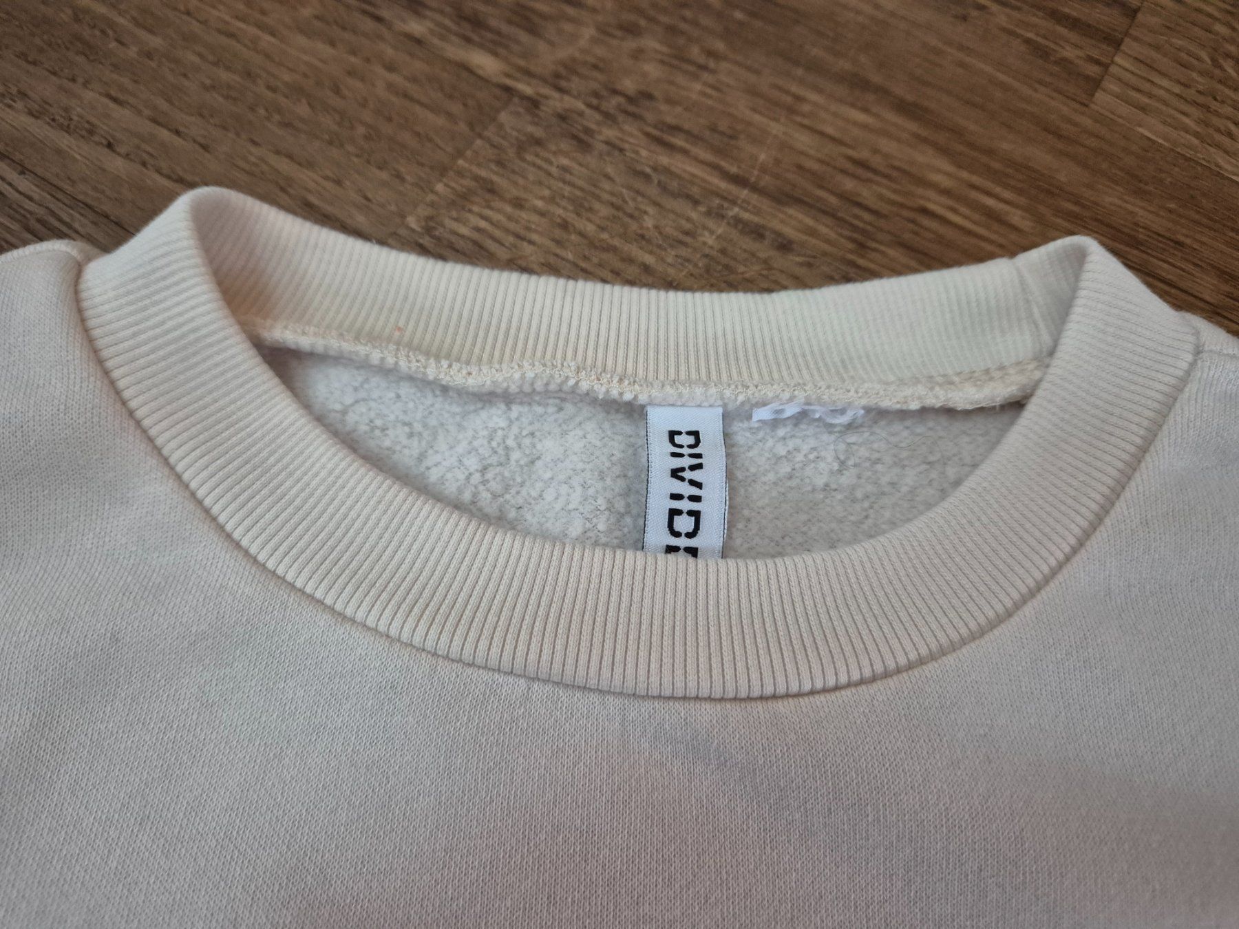 H&M Pullover & Sweatshirts: Divided off white sweater – Gebraucht aus Zürich von monadiederich 1