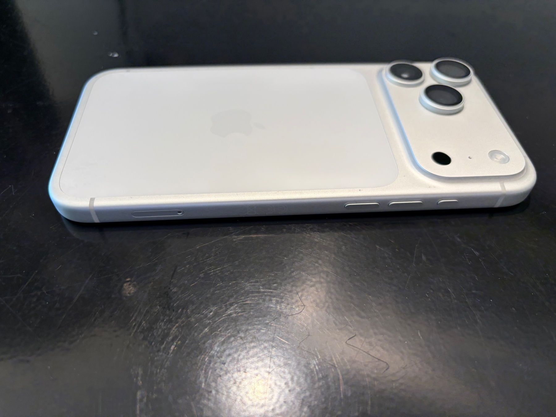 Apple Telefoni cellulari / Smartphones: iPhne 17 Pro Max 256GB, silber – Usato da Weesen venduto da AmdenLodgeOliEschler 6