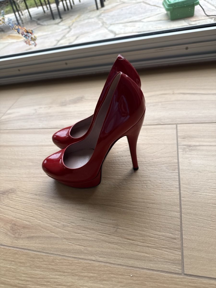 Gucci Damenschuhe: Gucci red pumps 36 – Gebraucht aus Gland von dan_hxf7 2