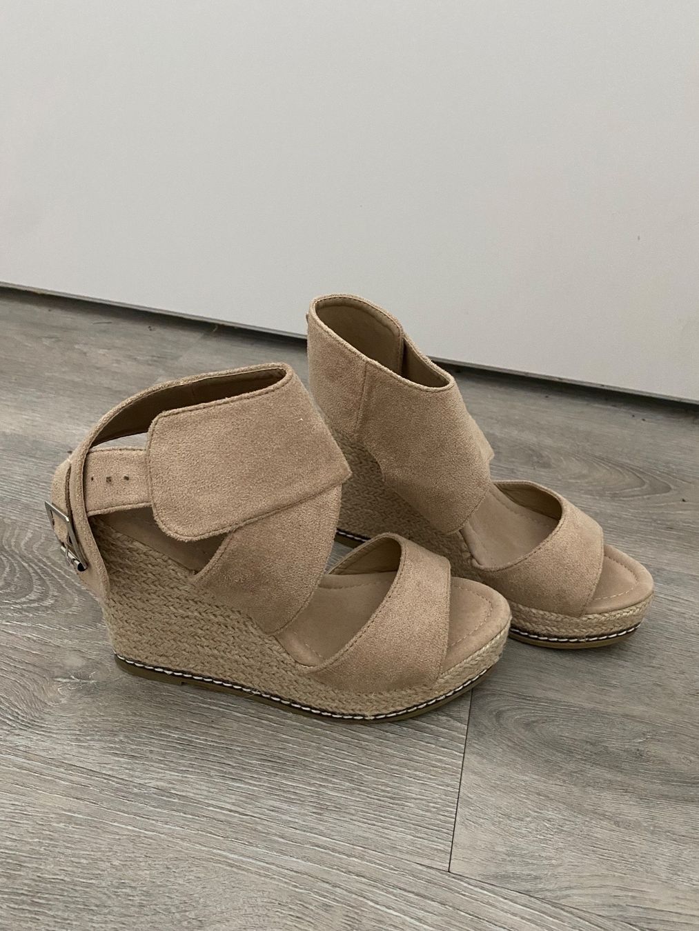 Damenschuhe: Leder Sandalen Grösse 37 – Gebraucht aus Klingnau von Nirvana 1