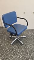 Friseurstuhl blau höhenverstellbar Metallfuss guter Zustand