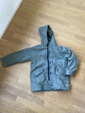 Kinder Regenjacke ZARA Grösse 128 gefüttert grün
