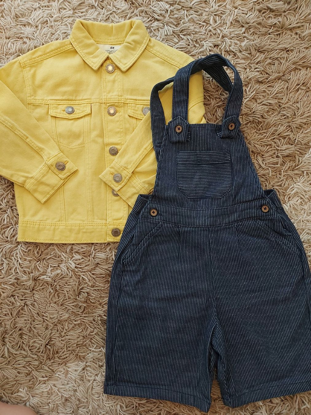 H&M Lotti & Set di vestiti: Set: Shorts, Jeansjacke, 104, 110 – Nuovo (secondo la descrizione) da Brig venduto da Mak_s2v9