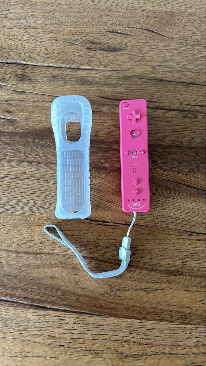 Nintendo Controller: Nintendo Wii Remote Controller pink – Gebraucht aus Lenzburg von eyworld