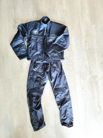 BERING Motorradjacke und UVEX Hosen