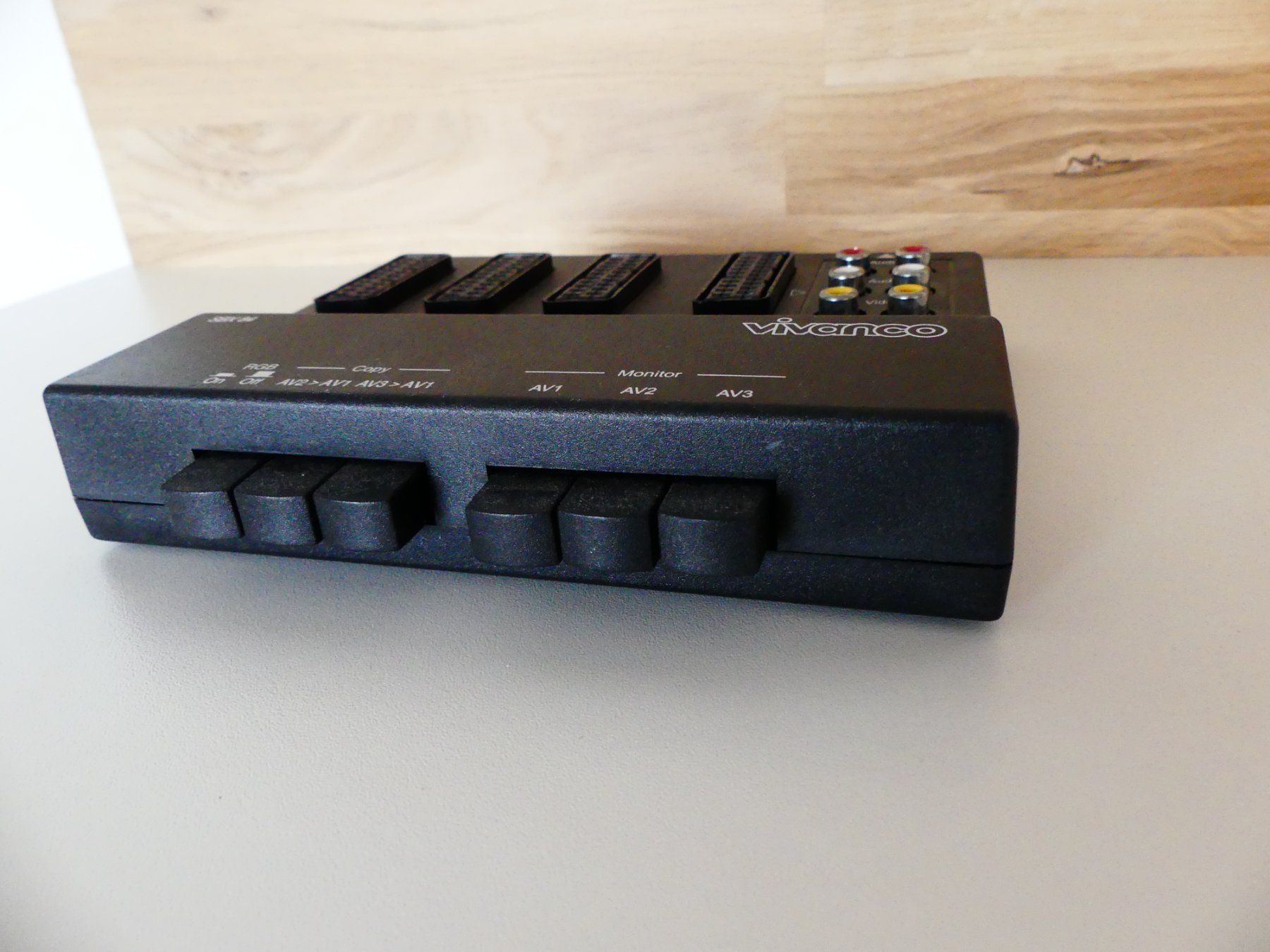 Vivanco SBX 84 Scart A/V Verteiler - Top Zustand (Gebraucht) in ...